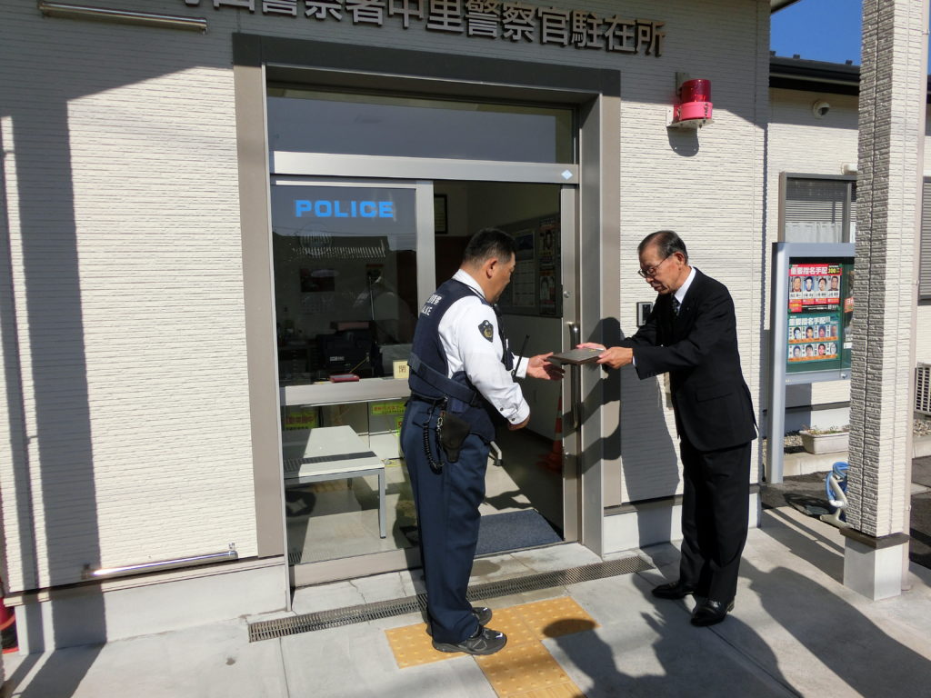 近畿警察官友の会は社会全体の犯罪防止や治安の維持に寄与し、民間の力を合わせて警察官を支援します。